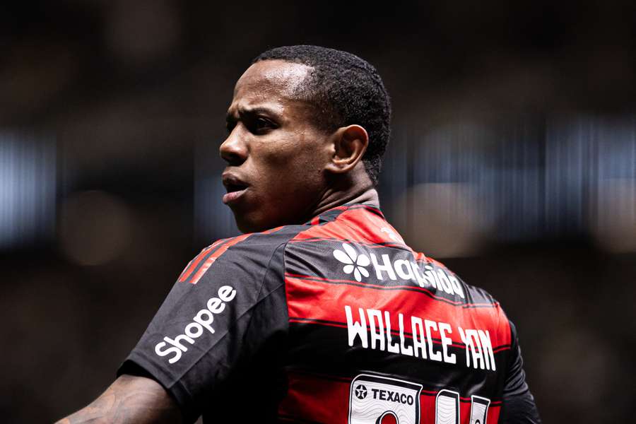 Wallace Yan não entrará em campo neste domingo (19), contra o Palmeiras, no Maracanã