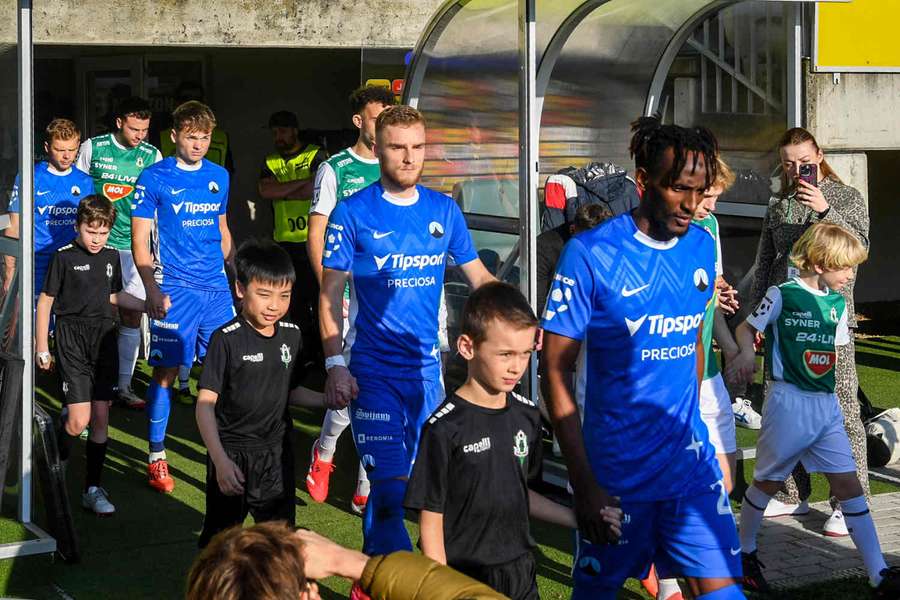 Hráči Slovanu Liberec při nástupu na severočeské derby