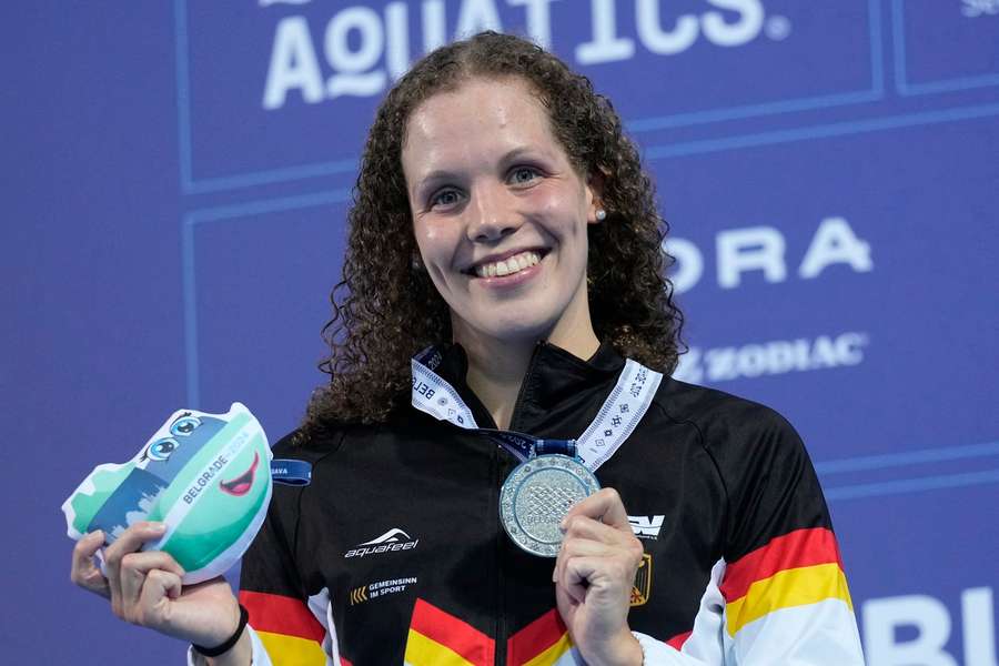 Celine Rieder freut sich über ihre Silbermedaille. Celine Rieder freut sich über ihre Silbermedaille.