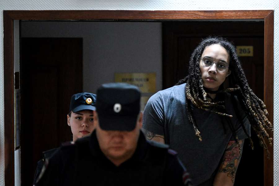 Brittney Griner è libera, la Russia l'ha scarcerata in cambio di un trafficante d'armi