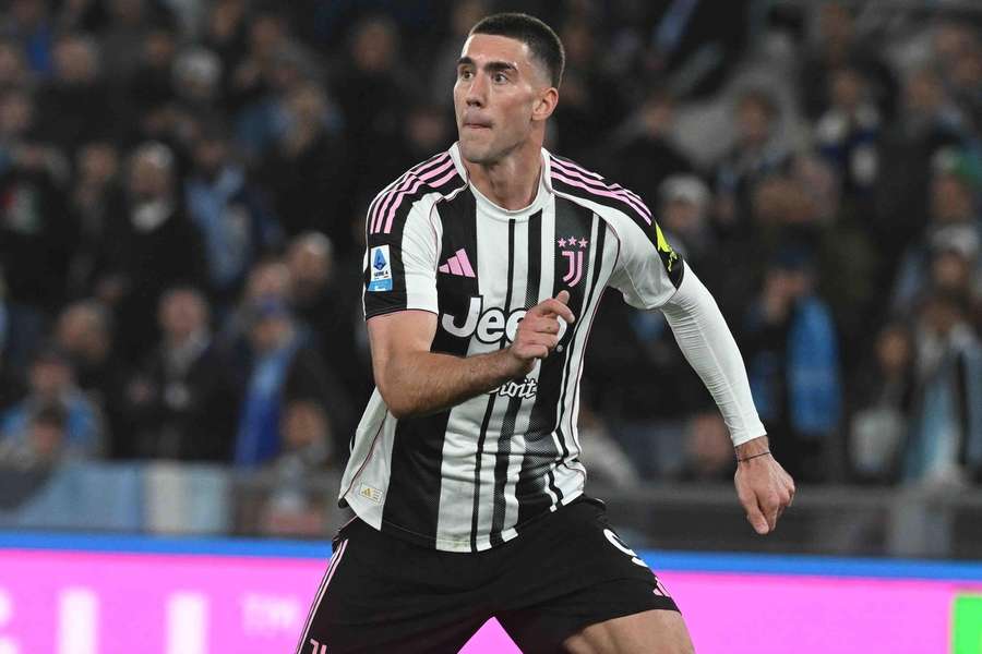 Juventus table new contract offer to Vlahovic