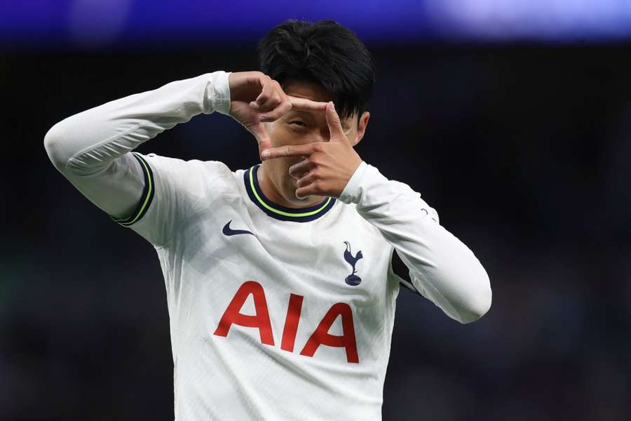 Son Heung-Min šel na hřiště půl hodiny před koncem, přesto stihl proti Leicesteru hattrick.