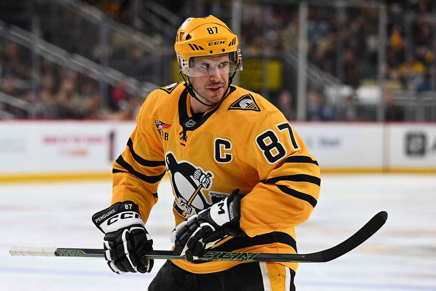 Penguins Sidney Crosby gets ready for a faceoff