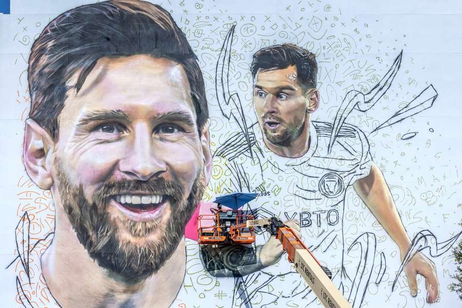 Um mural de 20 metros de um Messi sorridente dá-lhe as boas-vindas a Miami