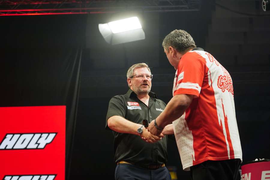 Suljovic gratuliert Wade Suljovic gratuliert Wade