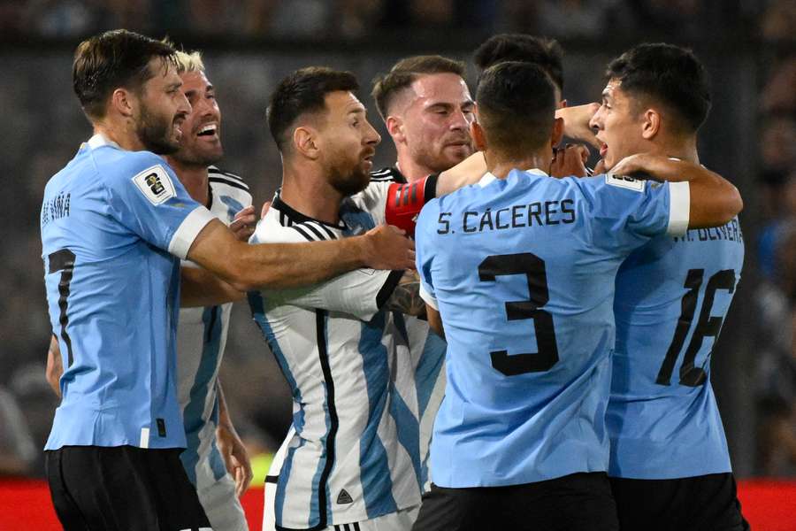 O jogo foi muito tenso entre Argentina e Uruguai