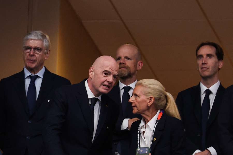 FIFA VP and FA chairwoman Debbie Hewitt (R) with FIFA President Gianni Infantino