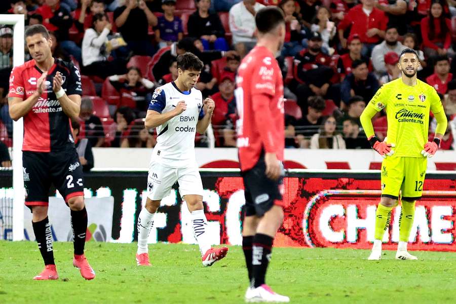 Óliver Torres, goleador contra el Atlas.