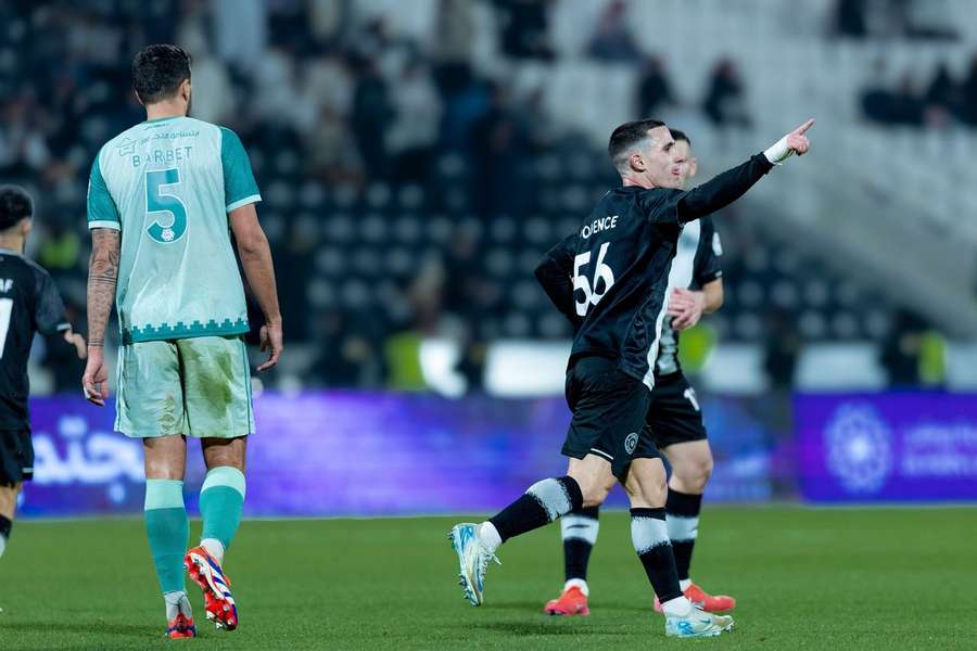 Daniel Podence marcou e assistiu