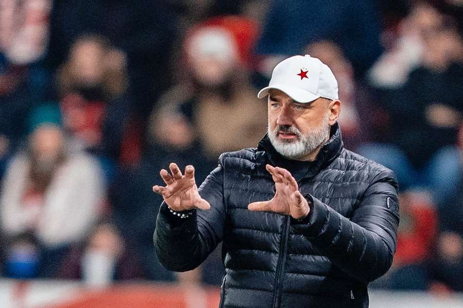 Trenér Slavie Jindřich Trpišovský během utkání.