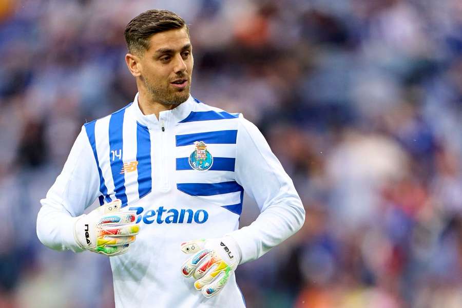 Cláudio Ramos voltou a assumir a titularidade na baliza dos dragões