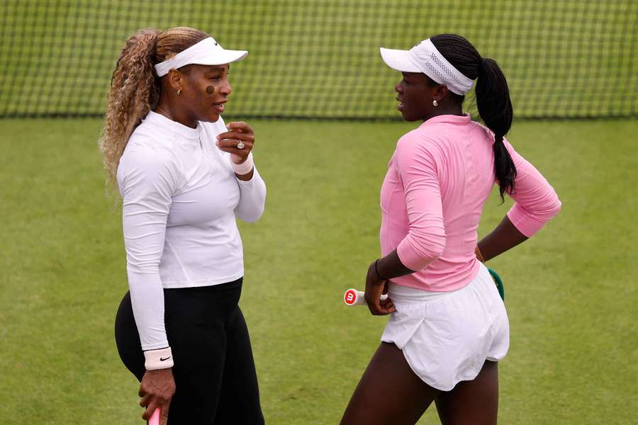 Serena Williams, junto a su compañera de dobles, Victoria Mboko Serena Williams, junto a su compañera de dobles, Victoria Mboko