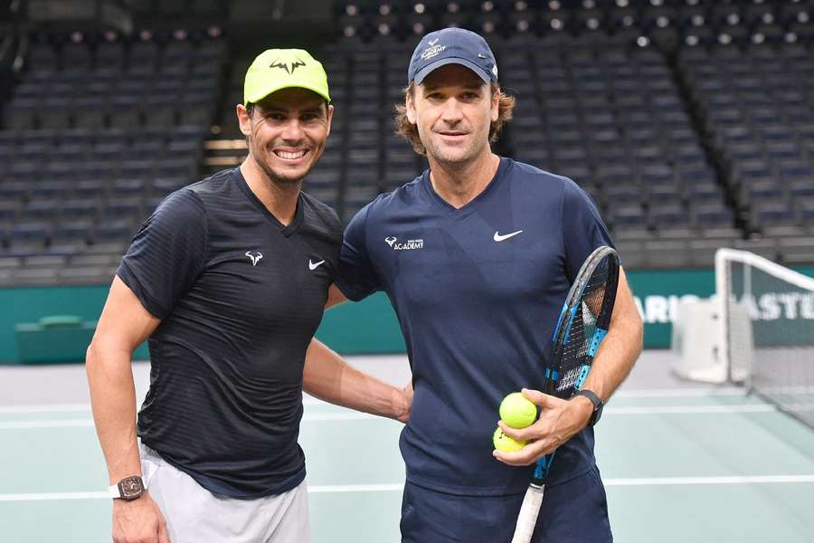 Carlos Moyà, junto a Rafa Nadal