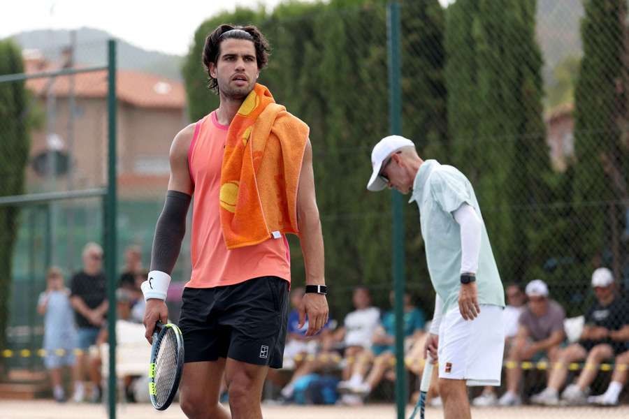 Carlos Alcaraz kehrt bei den US Open auf die große Bühne zurück. Carlos Alcaraz kehrt bei den US Open auf die große Bühne zurück.