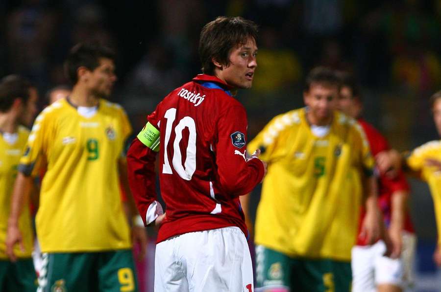 Česko i s Tomášem Rosickým překvapivě v roce 2010 padlo s Litvou.
