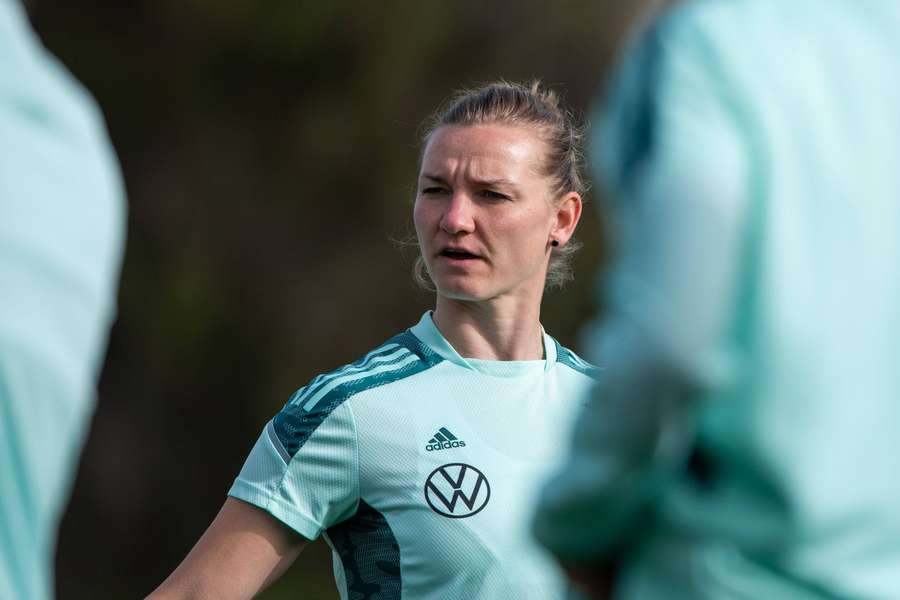 Alexandra Popp befindet sich auf direktem Weg, Deutschland Rekord-Nationalspielerin zu werden