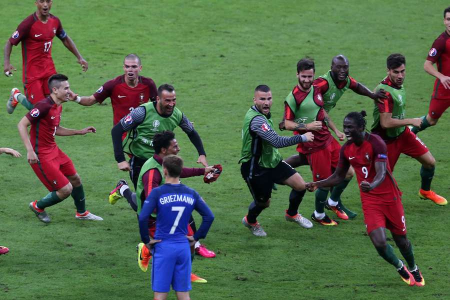 Os festejos de Eder após o golo Os festejos de Eder após o golo