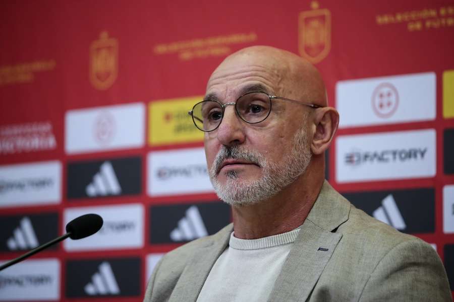 Luis de la Fuente speaks to the media ahead of Spain's matches