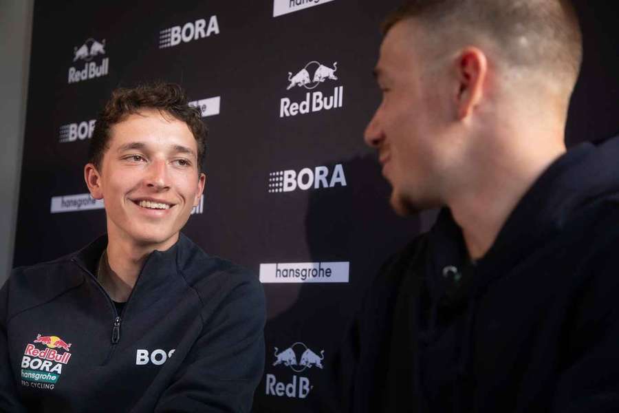 Florian Lipowitz (l.) gemeinsam mit Teamkollege Remco Evenepoel