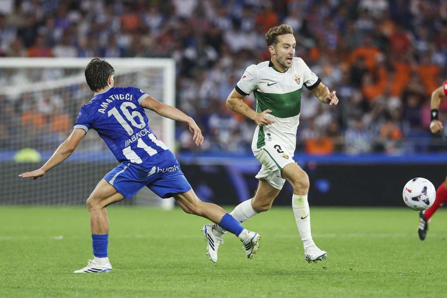 Marc Aguado sortea a Amatucci en el partido contra el Dépor Marc Aguado sortea a Amatucci en el partido contra el Dépor