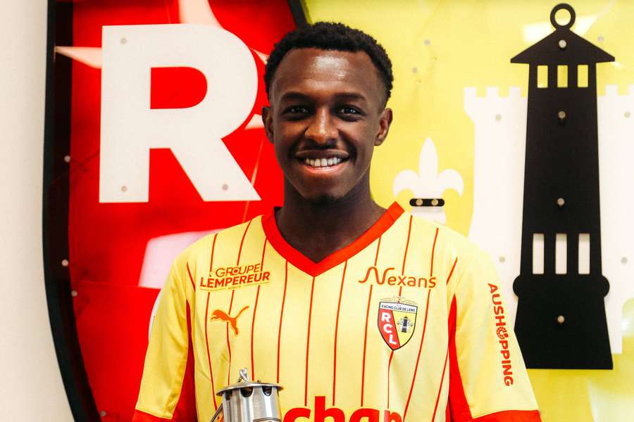 Abdulhamid cedido com opção de compra