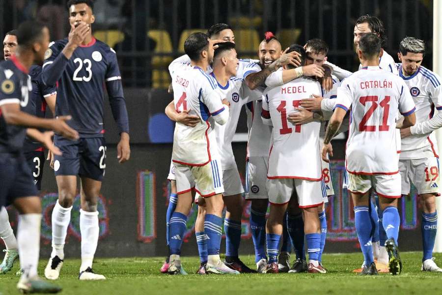 O Chile, sabendo que era favorito, pressionou desde o primeiro minuto