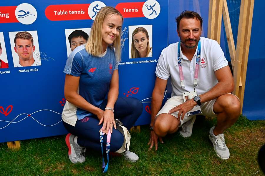 Úspešná zverenkyňa Anna Karolína Schmiedlová a tréner Ladislav Simon.