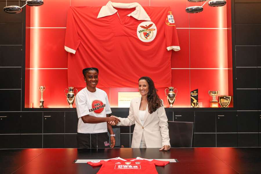 Oluwatosin Demehin com Mónica Jorge na apresentação