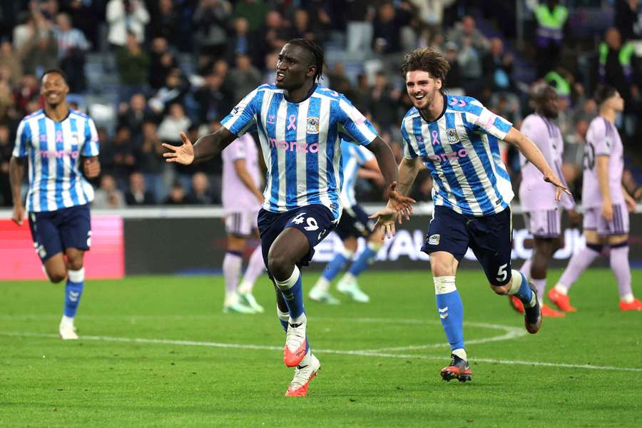Coventry porazilo Newcastle 4:1. Coventry porazilo Newcastle 4:1.