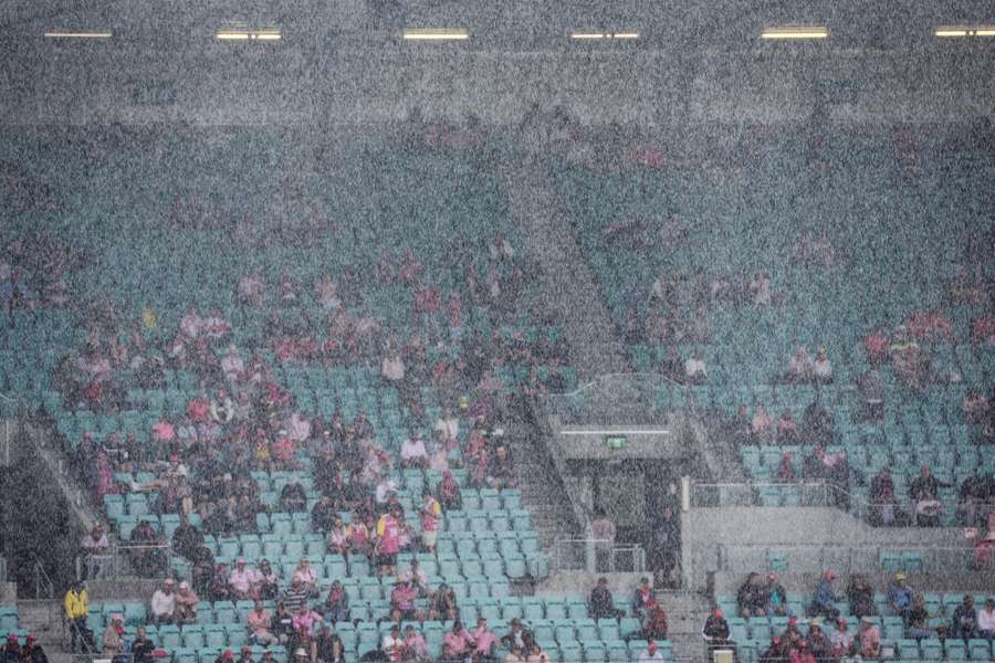 The rain left supporters disappointed as Australia looked for a third win over South Africa