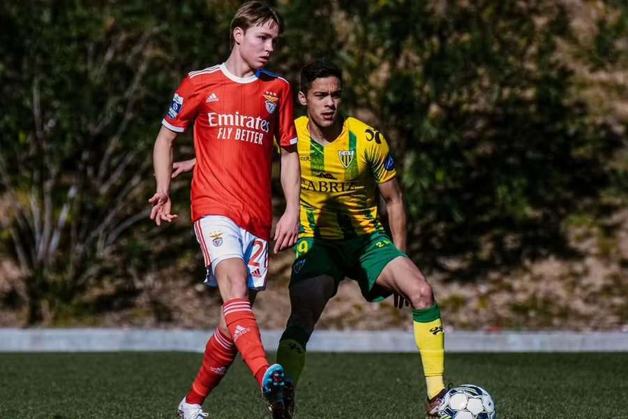 Andreas Schjelderup em ação pela equipa B do Benfica