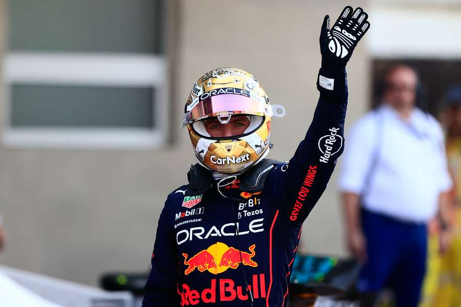 Verstappen larga na pole do GP do México, seguido pelas Mercedes