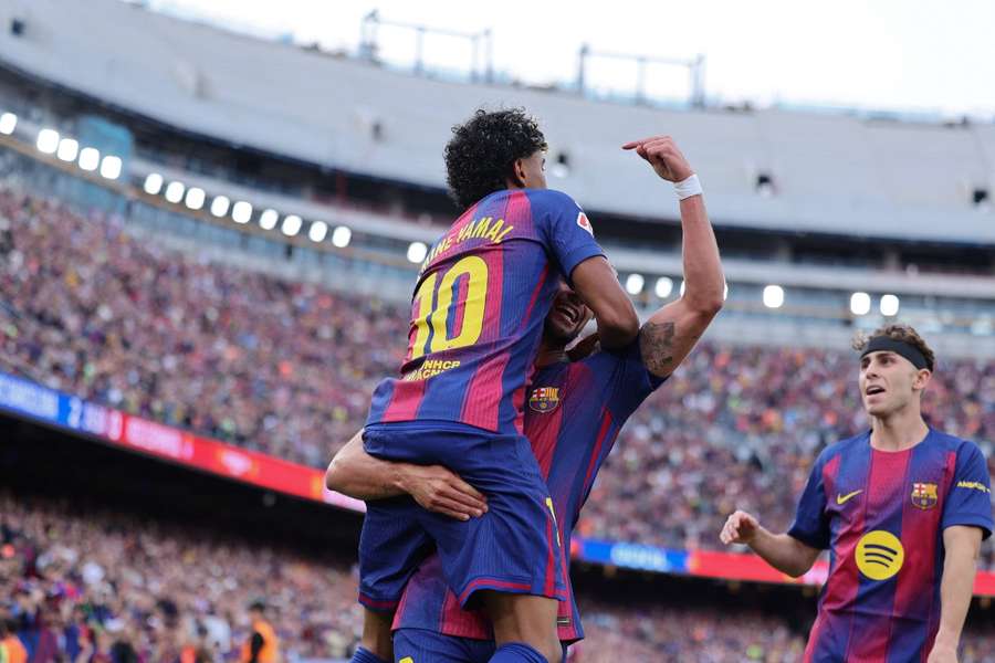 Lamine Yamal celebra un gol ante el Espanyol en el Camp Nou