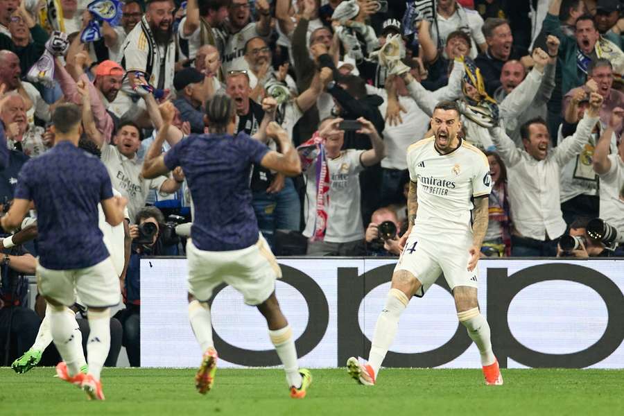 Joselu celebra la remontada ante el Bayern en 2024