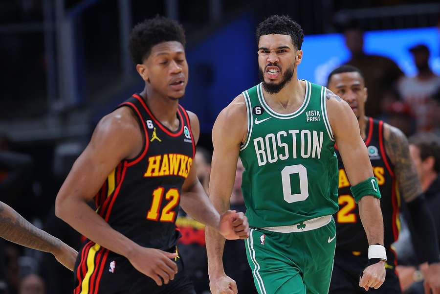 Der Titelraum lebt: Jayson Tatum (re.) und die Boston Celtics sind eine Runde weiter