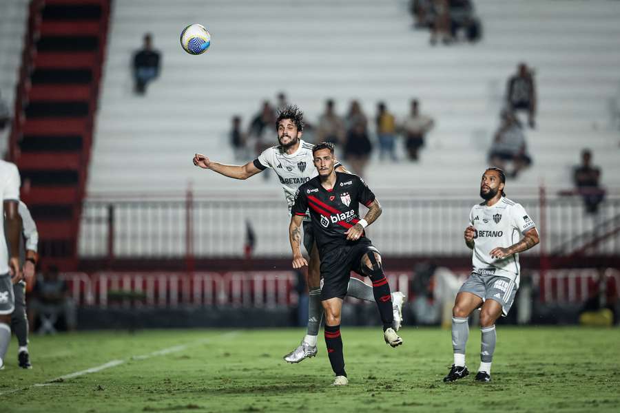 Galo escalou time misto em Goiânia