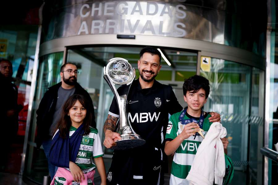 João Matos com o troféu da Liga dos Campeões