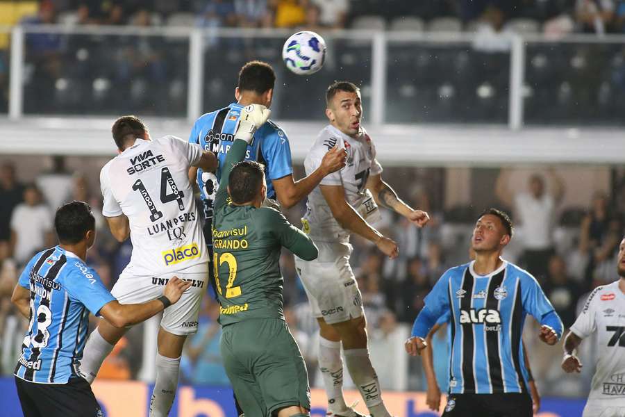 Santos e Grêmio empataram em 1 a 1 na Vila Belmiro
