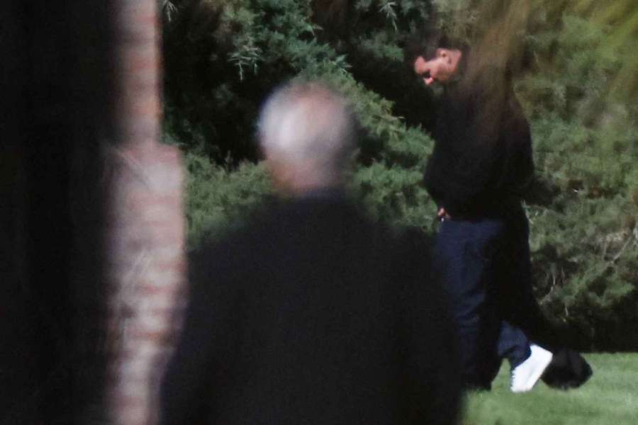 Lionel Messi no sepultamento do seu pai, Jorge Messi Lionel Messi no sepultamento do seu pai, Jorge Messi