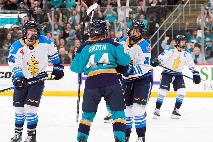 Křížová se raduje z první trefy za Sirens.