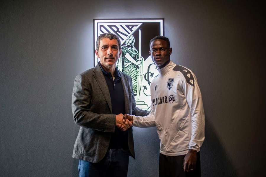 Vando Félix já assinou com o Vitória SC