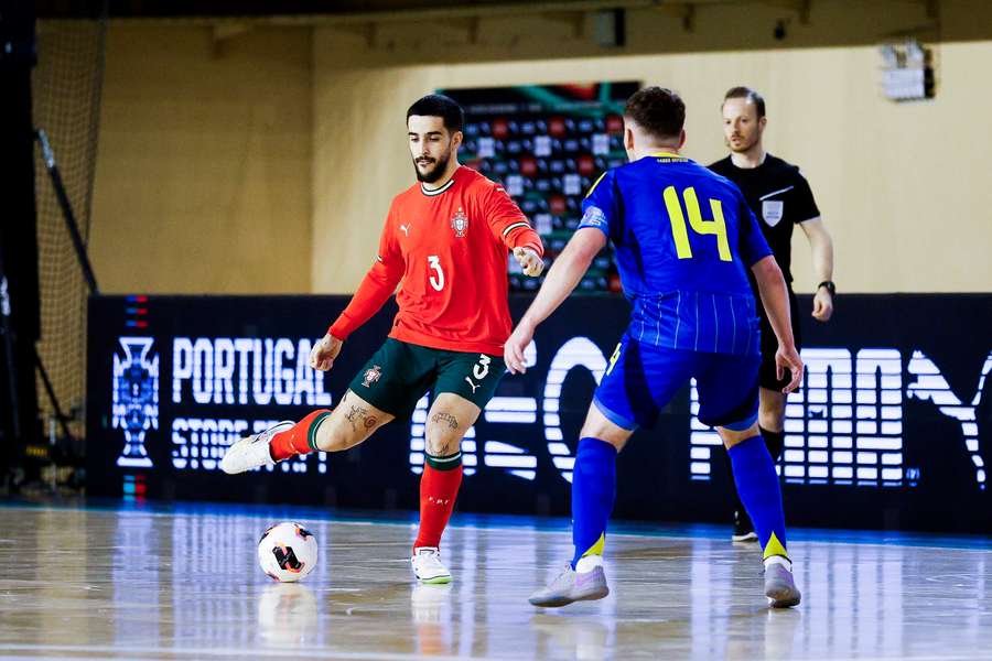 Tomás Paçó diante da Ucrânia