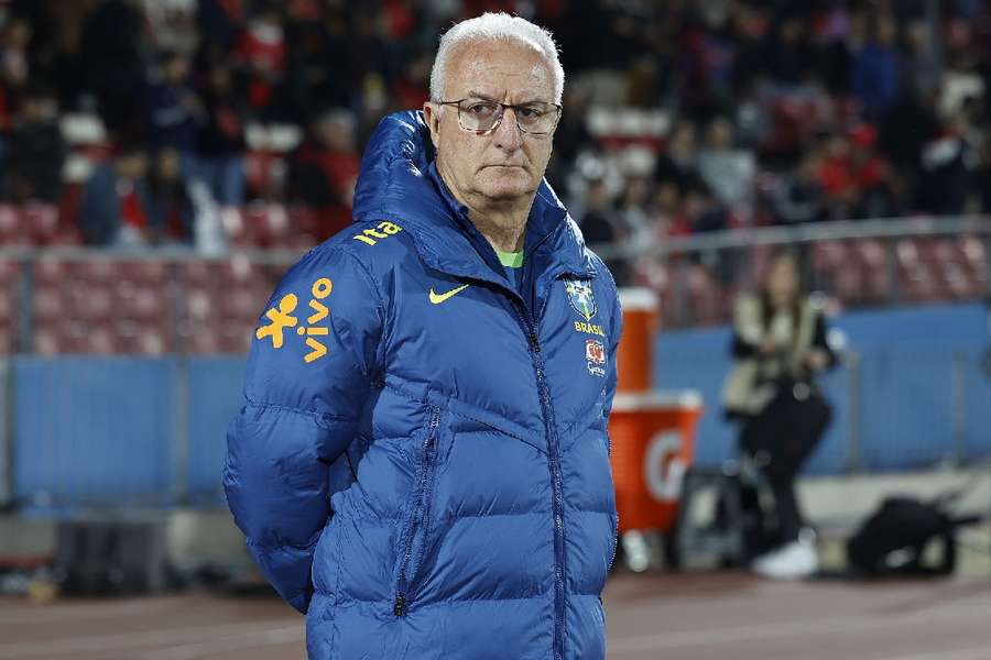 Dorival Júnior foi comedido após triunfo em Santiago, mas destacou a renovação que vem sendo feita no elenco