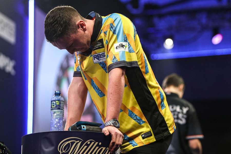 Leighton Bennett banido dos dardos por oito anos