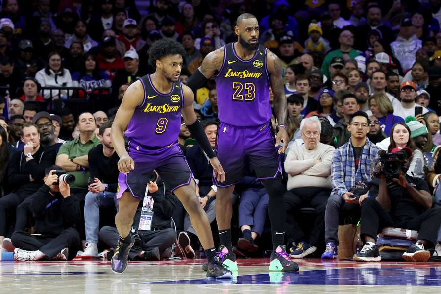 LeBron y Bronny James, en la NBA.