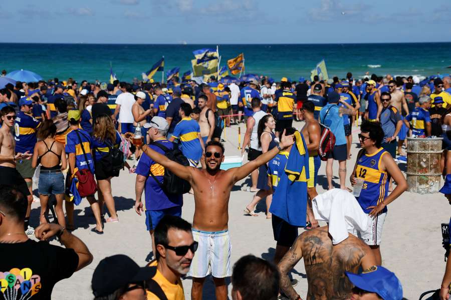 Los hinchas de Boca se reunieron en Bark Beach Los hinchas de Boca se reunieron en Bark Beach