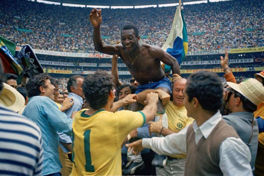 Há ótimos registros de Pelé para quem nunca viu o Rei jogar Há ótimos registros de Pelé para quem nunca viu o Rei jogar