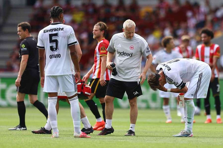 Koch (r.) verletzte sich gegen Brentford Koch (r.) verletzte sich gegen Brentford