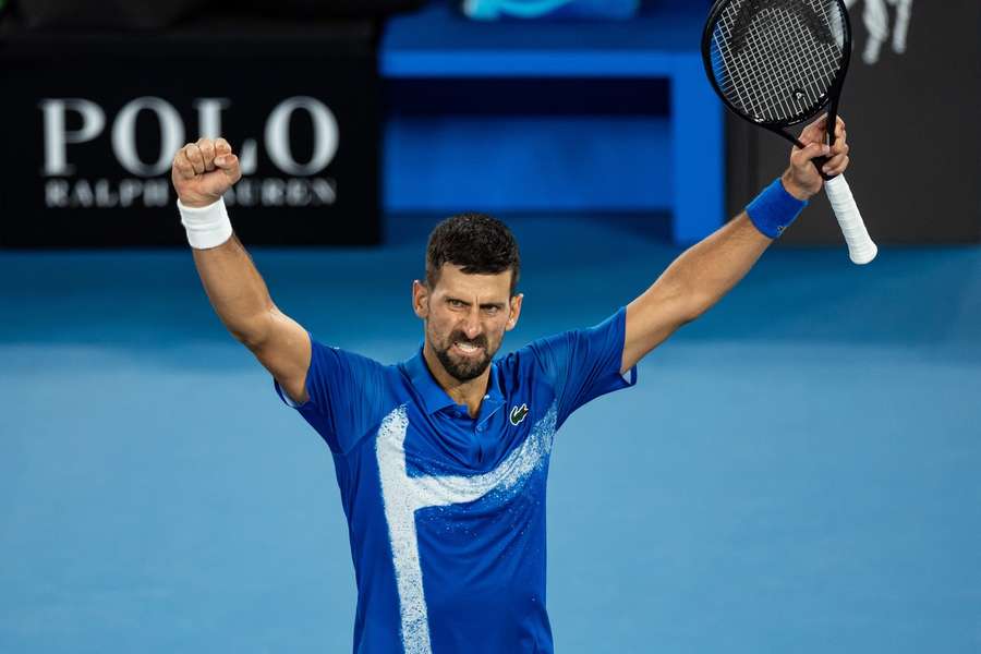 Djokovic zeigt erneute erstaunliche Leistungen bei einem Grand Slam Turnier.