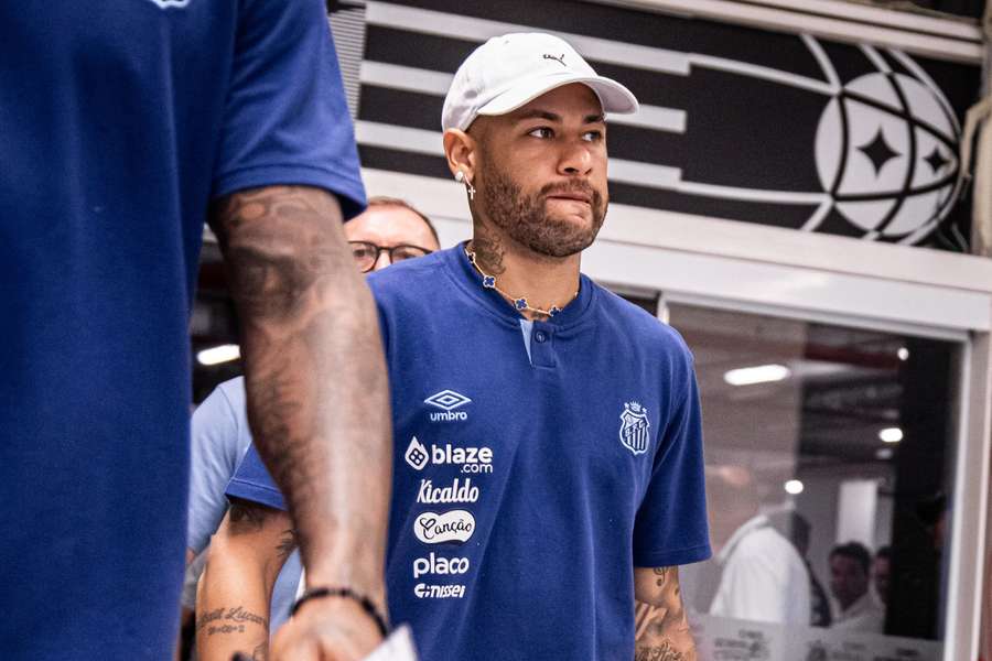 Neymar não entrou em campo contra o Coritiba